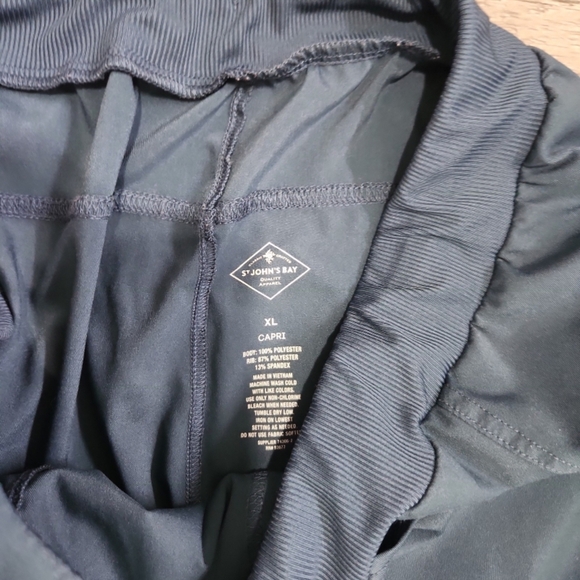 St. John's Bay Womens Capri Pants - Picture 2 of 2